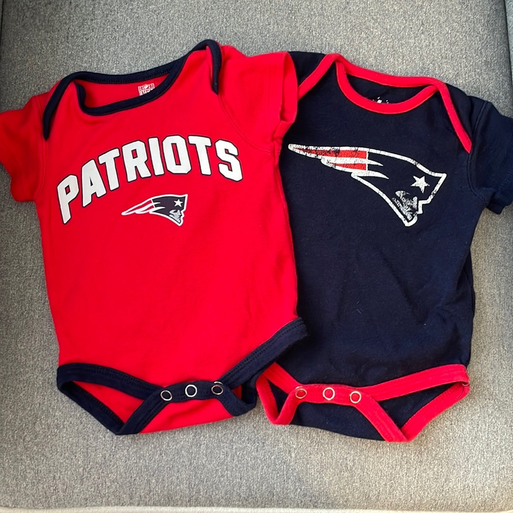 NFL Shop New England Patriots 2 pack bodysuits sz 0-3 months 100% cotton Unisex